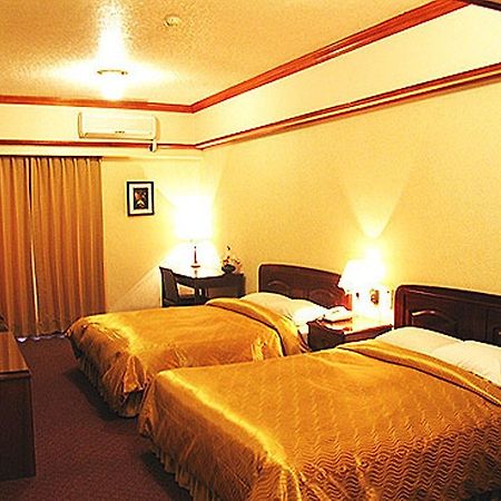 Sin Fu Business Hotel Тайчжун Экстерьер фото