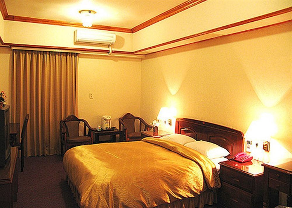 Sin Fu Business Hotel Тайчжун Экстерьер фото