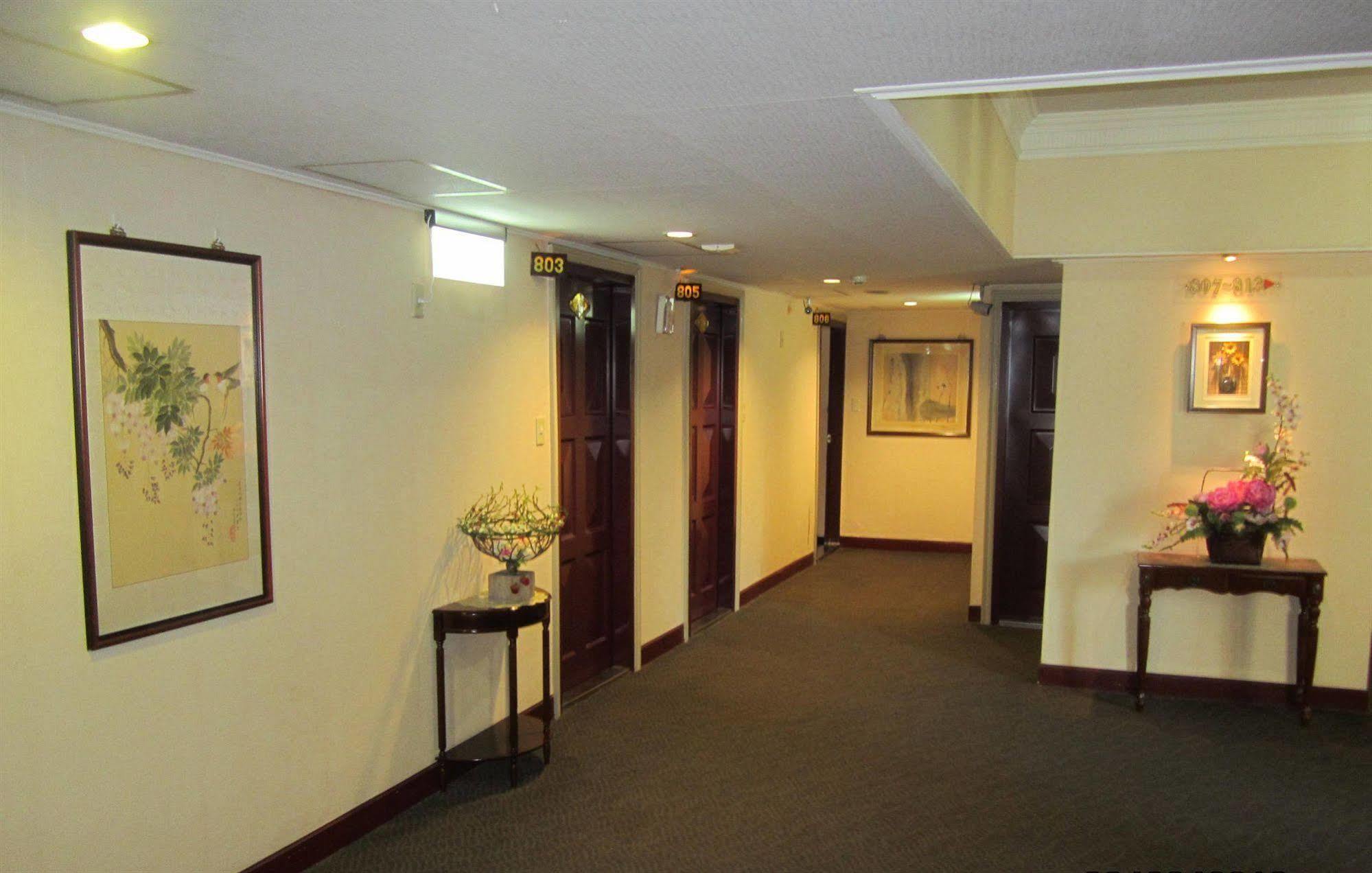 Sin Fu Business Hotel Тайчжун Экстерьер фото